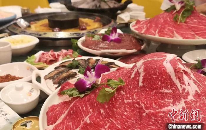 今日小寒丨綠蟻新醅酒，紅泥小火爐