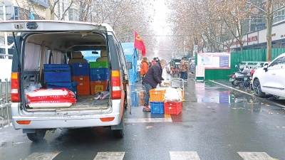 初雪過(guò)后，記者探訪鄭州部分封控區(qū)、管控區(qū)：米面果蔬尿不濕網(wǎng)購(gòu)就能送進(jìn)來(lái)