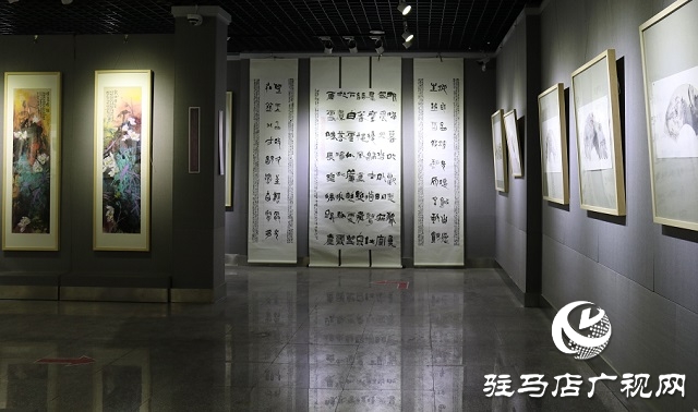 楊樹玉書畫作品展座談會在駐馬店市文化館舉行