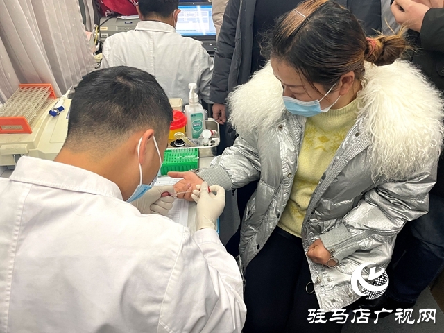 經(jīng)濟(jì)開發(fā)區(qū)組織區(qū)直單位干部職工開展無償獻(xiàn)血活動