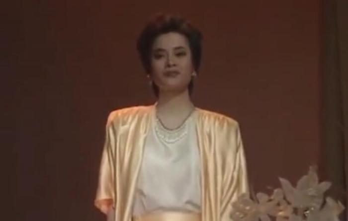 央視春晚馬上40年，我們看著看著就長(zhǎng)大了……