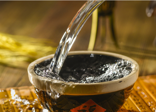 小酌怡情？酒精就是這樣讓人衰老的