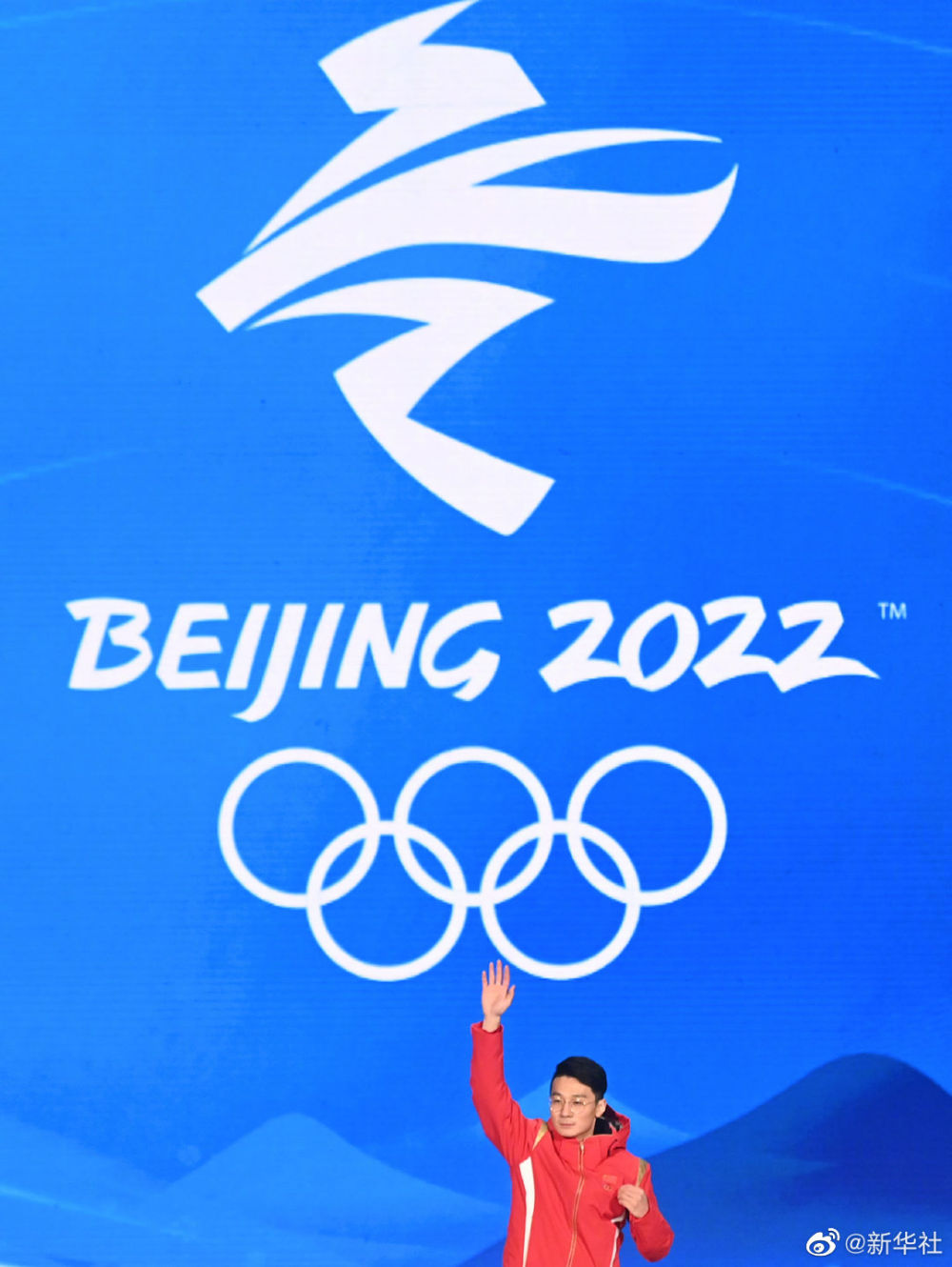 今夜三面五星紅旗升起！中國健兒領(lǐng)獎高清大圖來了