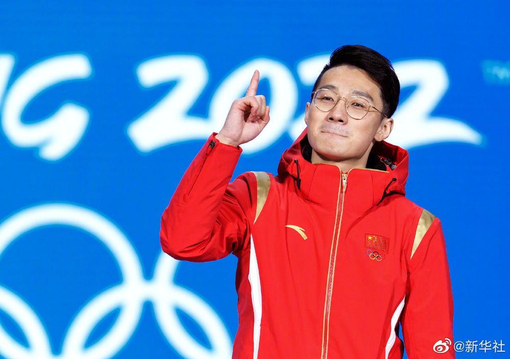 今夜三面五星紅旗升起！中國健兒領(lǐng)獎高清大圖來了