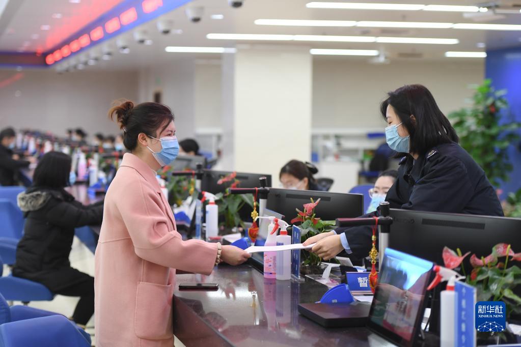 從政府工作報告看2022年中國發(fā)展新走向