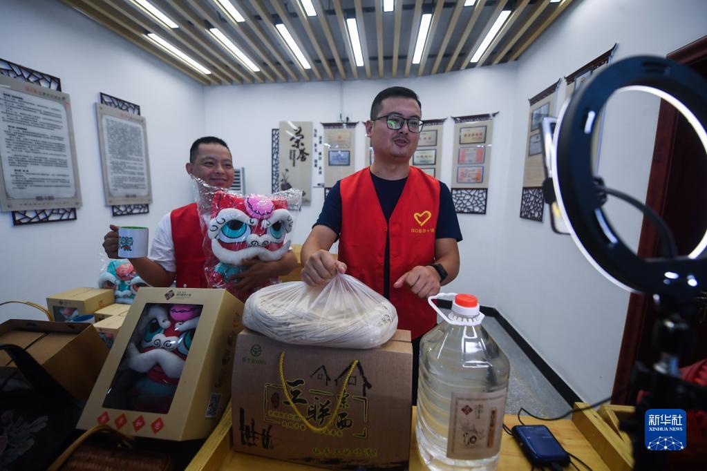 從政府工作報告看2022年中國發(fā)展新走向