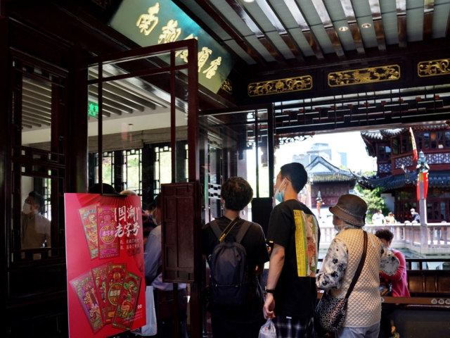 兩會新華調(diào)查丨助力消費持續(xù)恢復(fù)，國貨潮品大有作為——代表委員建言“國貨消費”