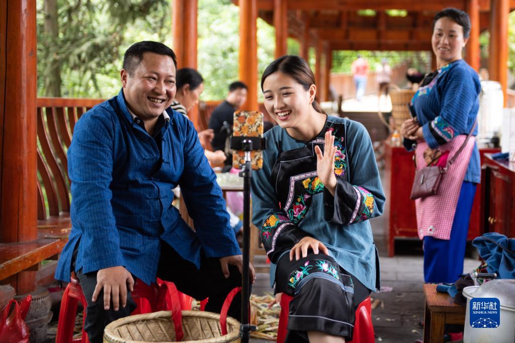 又乘春風(fēng)浩蕩時——習(xí)近平總書記同全國兩會代表委員共商國是十年紀實