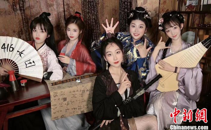 國(guó)粹如何變國(guó)潮？當(dāng)生旦凈末丑邂逅互聯(lián)網(wǎng)風(fēng)口