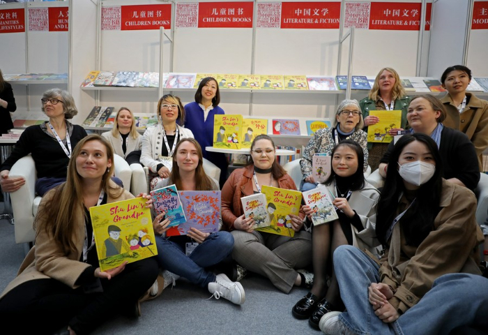 英國(guó)華人插畫家郁蓉：讓更多中國(guó)元素童書擺上西方家庭書架