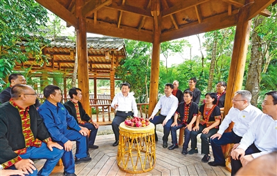 習(xí)近平在海南考察時強調(diào) 解放思想開拓創(chuàng)新團結(jié)奮斗攻堅克難 加快建設(shè)具有世界影響力的中國特色自由貿(mào)易港