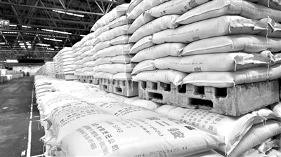 春耕時節(jié)訪磷肥：破解“用的喊貴、賣的喊虧”難題