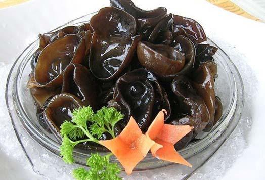 女子食用過度泡發(fā)的木耳后進ICU這種食物隔夜后會吃出人命！