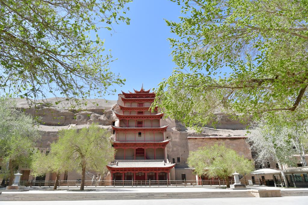 習(xí)近平的文化情懷丨“他關(guān)心的，都是敦煌當(dāng)前面臨的最緊要的問題”