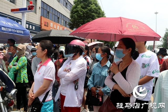 高考第一場(chǎng)結(jié)束了！看孩子們信心滿(mǎn)滿(mǎn)走出考場(chǎng)