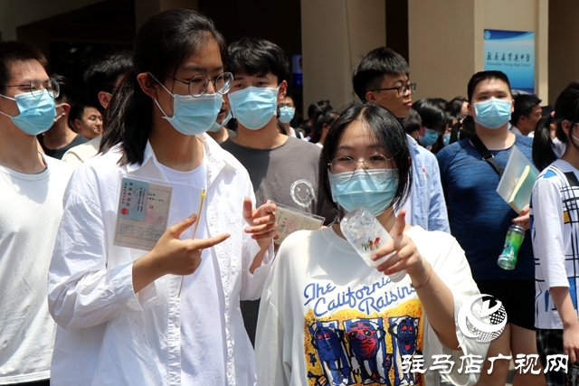 高考第一場(chǎng)結(jié)束了！看孩子們信心滿(mǎn)滿(mǎn)走出考場(chǎng)