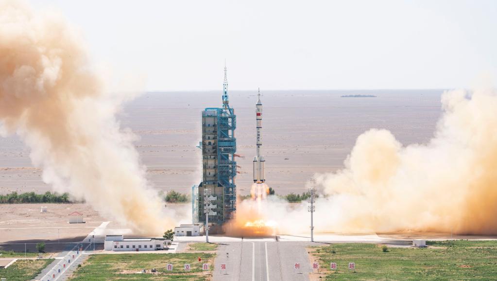 新華全媒+｜神舟十四號(hào)飛船成功發(fā)射，這些故事值得銘記