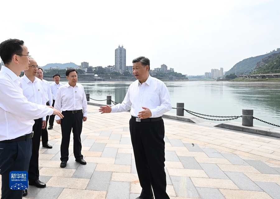 習(xí)近平在四川考察時強(qiáng)調(diào) 深入貫徹新發(fā)展理念主動融入新發(fā)展格局 在新的征程上奮力譜寫四川發(fā)展新篇章