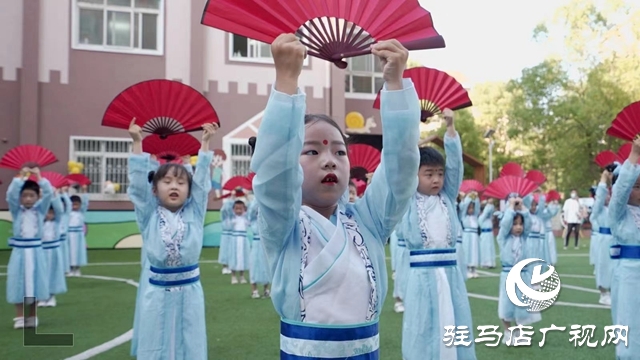 駐馬店市實驗幼兒園舉辦國學(xué)風(fēng)畢業(yè)典禮