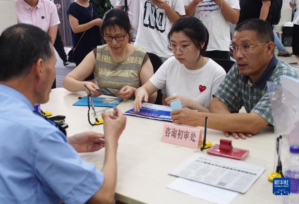 以習(xí)近平同志為核心的黨中央關(guān)心香港發(fā)展紀實