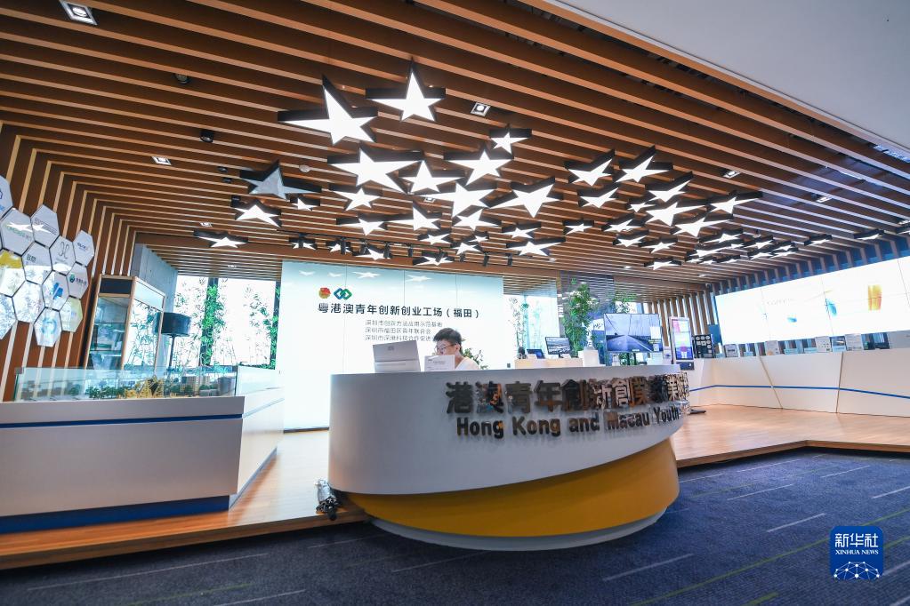以習(xí)近平同志為核心的黨中央關(guān)心香港發(fā)展紀實