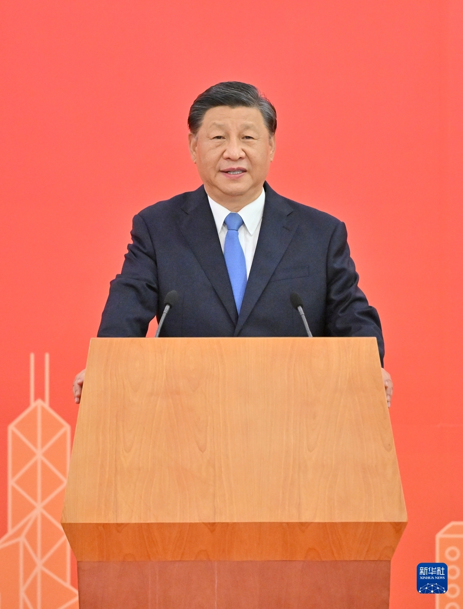 出席慶祝香港回歸祖國25周年大會暨香港特別行政區(qū)第六屆政府就職典禮并對香港進(jìn)行視察 習(xí)近平抵達(dá)香港 香港特別行政區(qū)行政長官林鄭月娥等前往高鐵西九龍站迎接