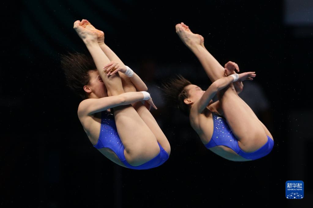 游泳世錦賽：全紅嬋、陳芋汐“互相帶飛” 女子雙人10米臺強勢奪冠