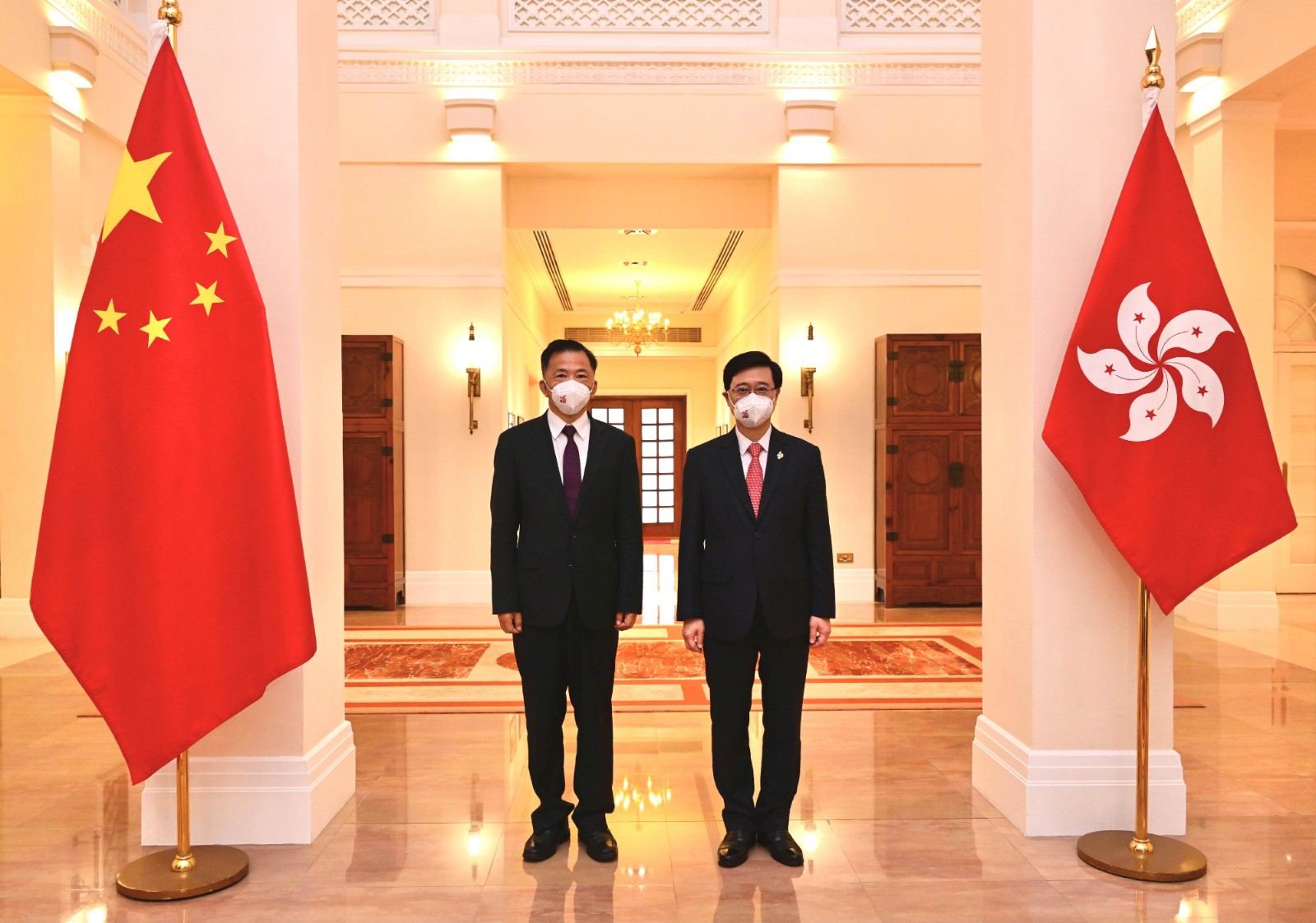 李家超就任行政長官後會見的第一批客人是誰？