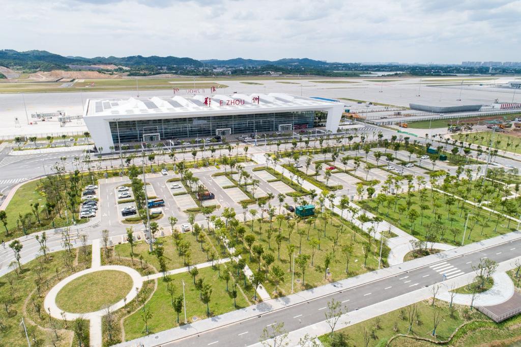 蓄勢起航暢通“天空之路”——我國首個(gè)專業(yè)貨運(yùn)樞紐機(jī)場正式投運(yùn)
