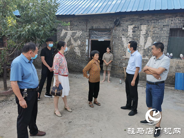 駐馬店市殘聯(lián)走訪慰問泌陽縣困難殘疾人家庭子女大學生