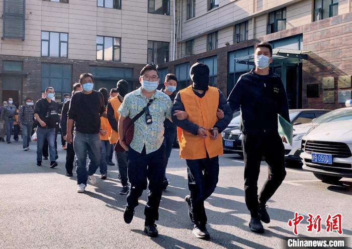 上海警方：今年以來(lái)已累計(jì)追回出逃境外經(jīng)濟(jì)犯罪嫌疑人42名