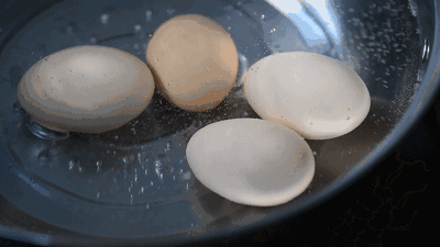 煮雞蛋：冷水、熱水下鍋都不對(duì)，牢記這3點(diǎn)，雞蛋輕輕一碰就脫殼