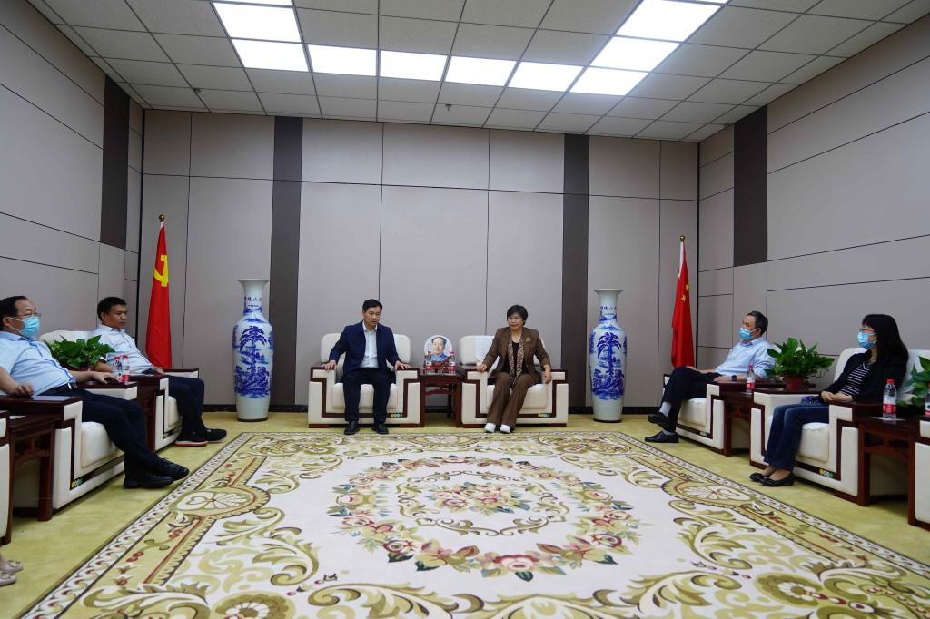 駐馬店職業(yè)技術(shù)學(xué)院考察團(tuán)深入調(diào)研科技產(chǎn)業(yè)學(xué)院暨河南省黃淮實(shí)驗(yàn)室建設(shè)情況