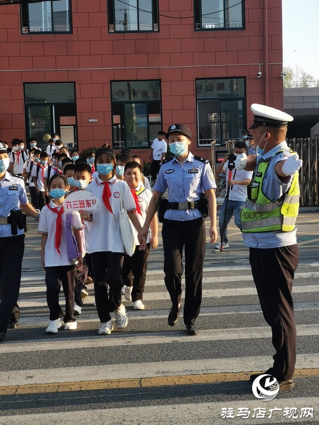 駐馬店市公安局高新區(qū)分局:扎實(shí)開(kāi)展好秋季開(kāi)學(xué)護(hù)校安園工作