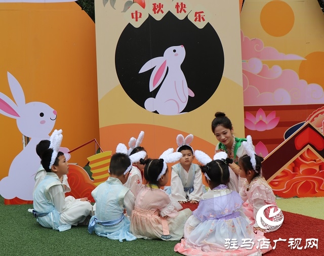萌娃變身小玉兔 國(guó)風(fēng)古韻慶中秋