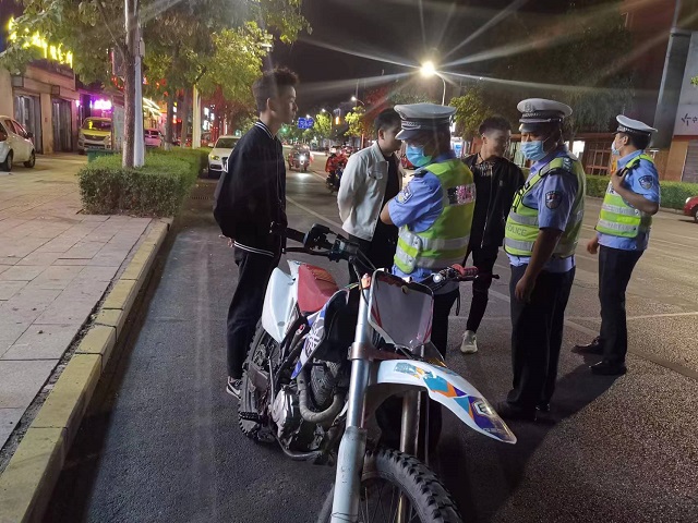 百日行動 | 駐馬店交警嚴查&ldquo;飆車炸街黨&rdquo; ！