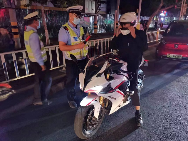 百日行動 | 駐馬店交警嚴查&ldquo;飆車炸街黨&rdquo; ！