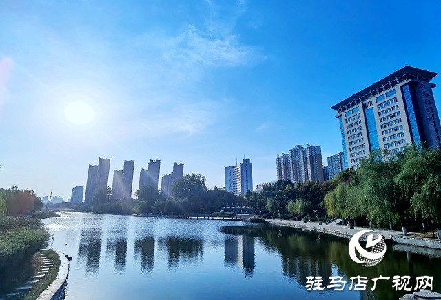 駐馬店市區(qū)秋日美景如畫(huà)