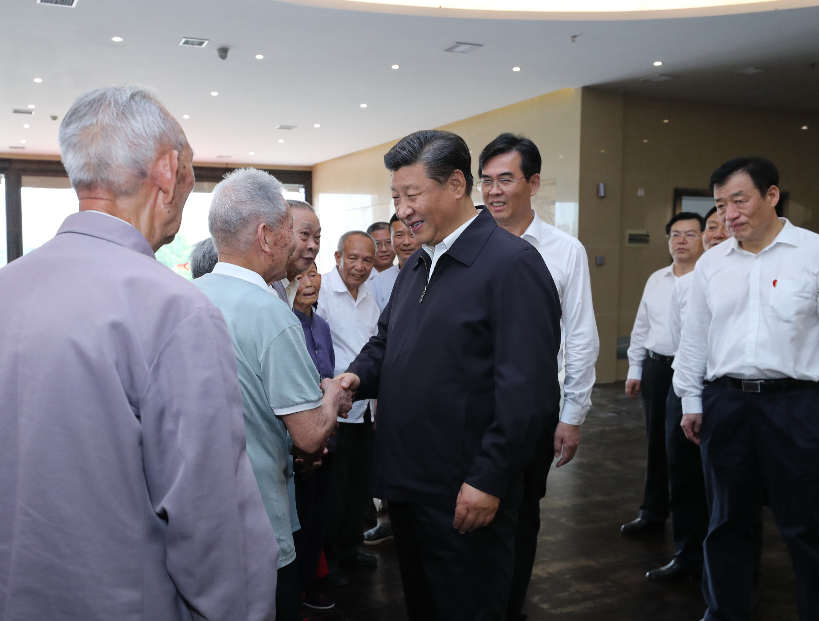 今天，我們跟隨習近平總書記一起致敬英雄！