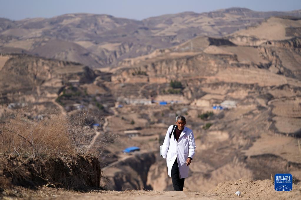 新時代新作為新篇章·奔向美好生活丨深化醫(yī)改著力解決群眾看病難、看病貴