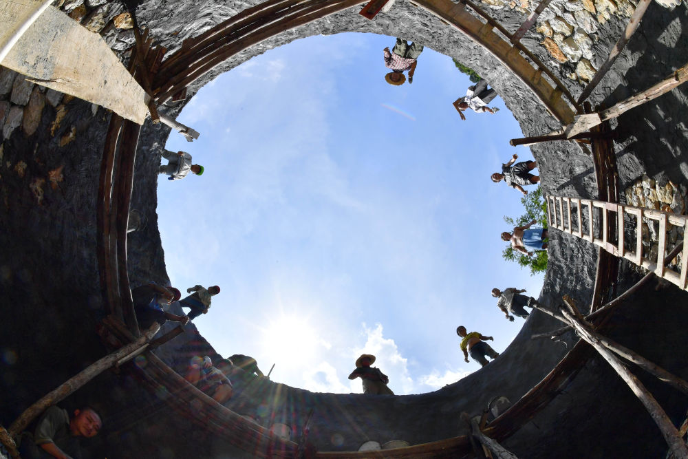 總書記掛念的“關鍵小事”丨讓農村人口喝上放心水