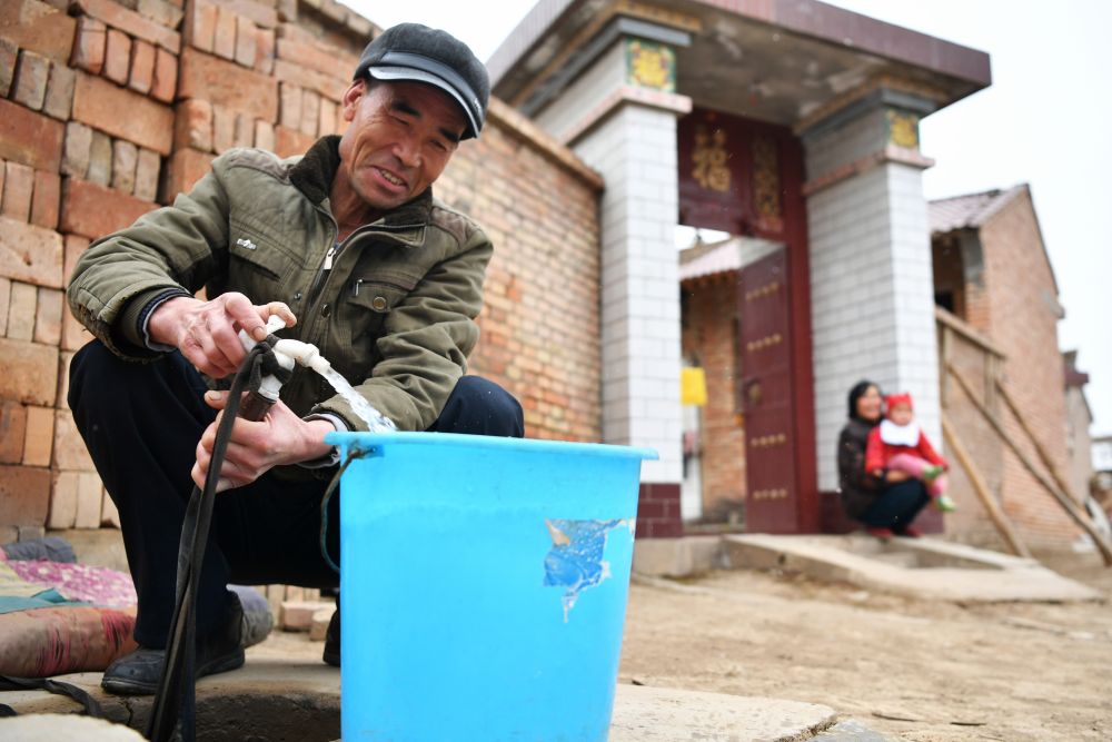 總書記掛念的“關鍵小事”丨讓農村人口喝上放心水