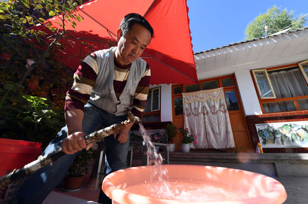 總書記掛念的“關鍵小事”丨讓農村人口喝上放心水