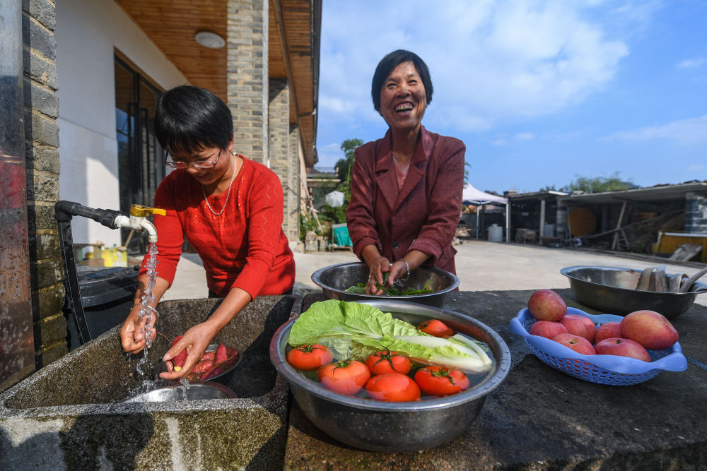 總書記掛念的“關鍵小事”丨讓農村人口喝上放心水