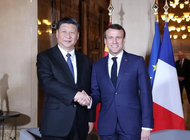 本法文版《論語導(dǎo)讀》，習(xí)近平說“我們會(huì)好好珍藏”｜習(xí)主席的國(guó)禮故事?