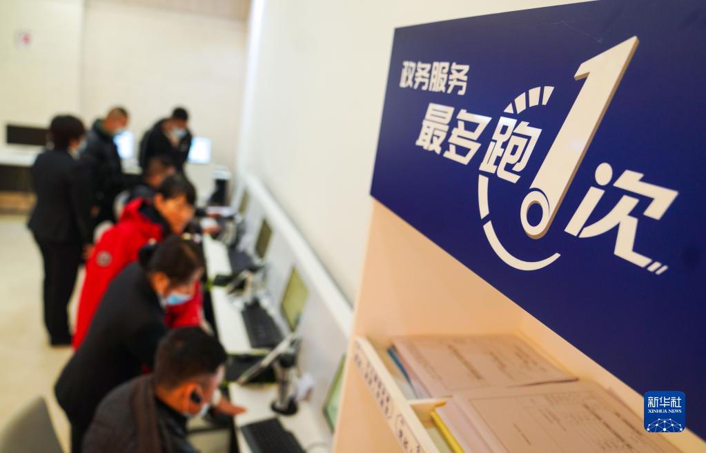 咬定青山不放松——黨的十九大以來以習(xí)近平同志為核心的黨中央貫徹執(zhí)行中央八項(xiàng)規(guī)定、推進(jìn)作風(fēng)建設(shè)綜述