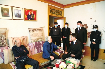 “老賴(lài)”躲貓貓 拿父母當(dāng)擋箭牌 法官斗智斗勇 引千萬(wàn)網(wǎng)友圍觀