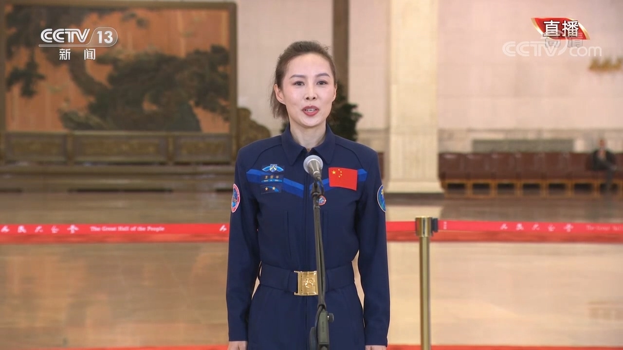 去年今天我和戰(zhàn)友出征太空，今年此刻我站在黨代表通道
