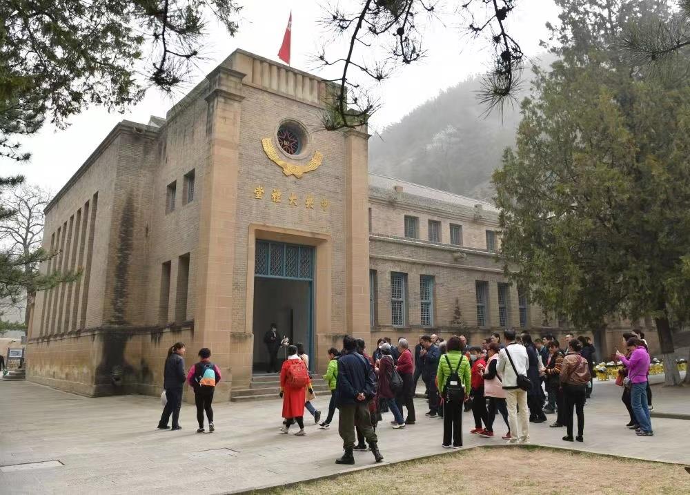新征程號(hào)角丨把青春熱血鐫刻在歷史的豐碑上