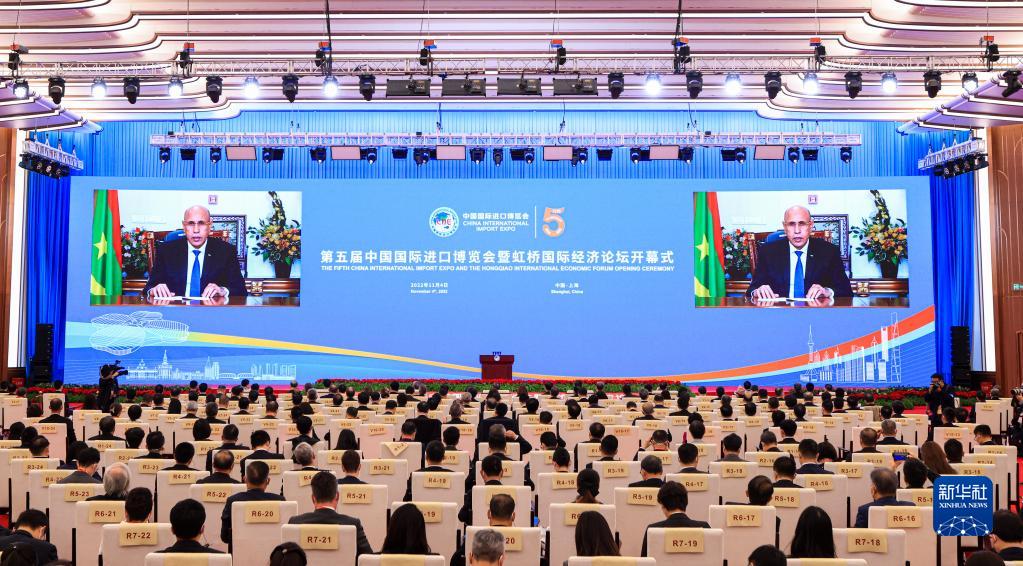 共享中國(guó)市場(chǎng)機(jī)遇 共創(chuàng)開放繁榮美好未來(lái)——習(xí)近平主席在第五屆進(jìn)博會(huì)開幕式上的重要宣示為建設(shè)開放型世界經(jīng)濟(jì)注入強(qiáng)大正能量 